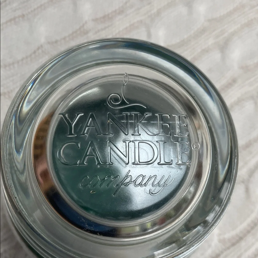 New Yankee Candle Christmas Wreath 14.5 oz Jar with lid Retired unused